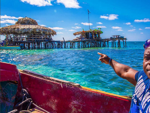 Floyd’s Pelican Bar Jamaica – The Driftwood Bar in the Ocean
